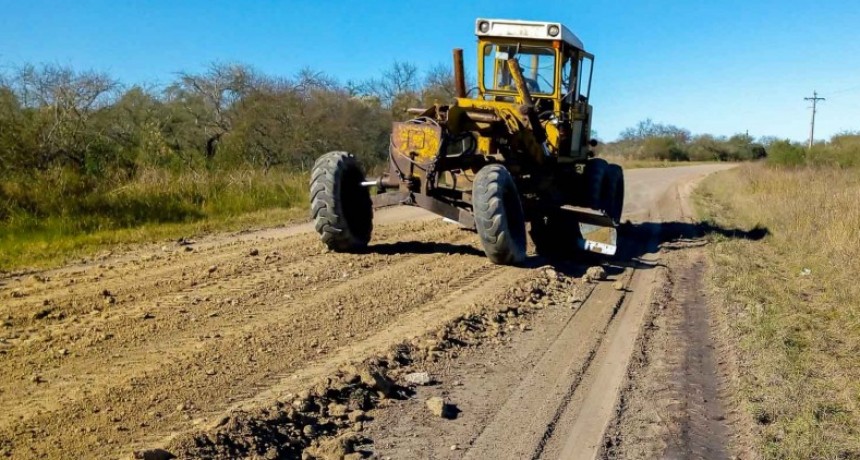 Repasan caminos rurales en el departamento Federal