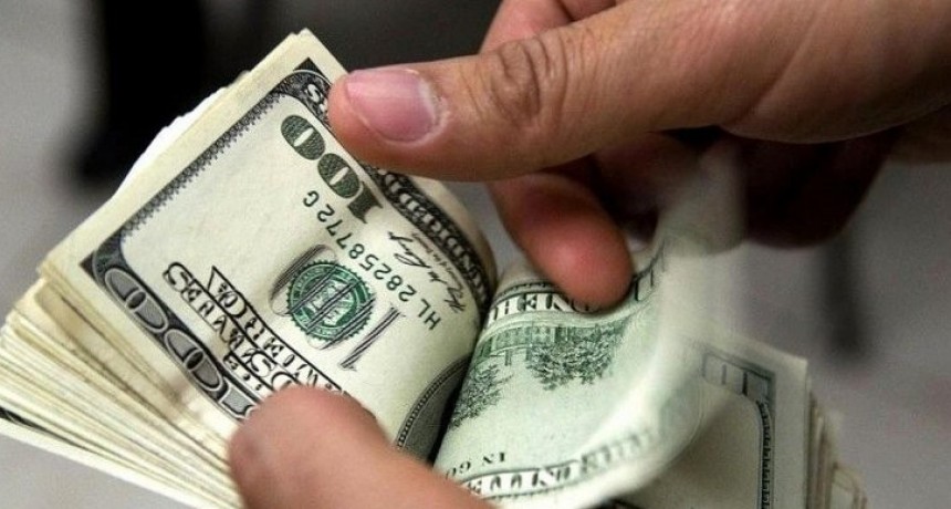 El dólar aumentó otra vez y el  blue se disparó y la brecha con el oficial rozó los 70 centavos