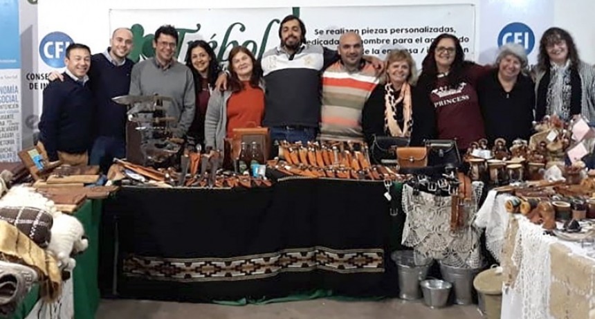 Artesanos entrerrianos mostraron su producción en la Fiesta del Poncho 2019 en Catamarca-Participó Gustavo Ruiz Santini