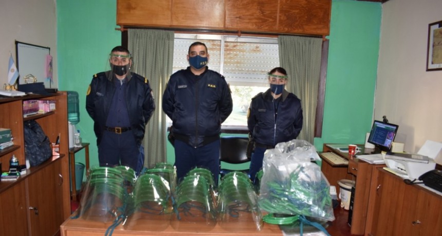 DONACION DE 100 MASCARAS FACIALES DE LA FUNDACIÓN GARRAHAN A LA POLICÍA