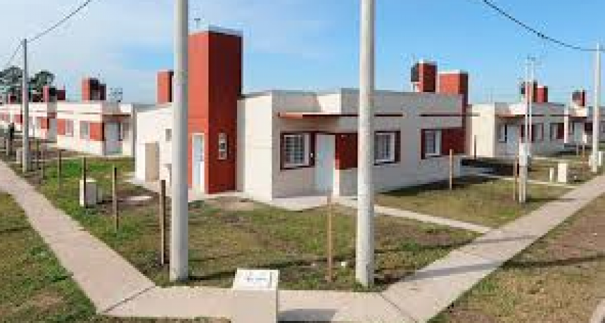 EL PRESIDENTE MUNICIPAL GERARDO CHAPINO ANUNCIO QUE RECIBIÓ UNA PARTIDA DE $16.000.000 PARA TERMINAR LAS 44 VIVIENDAS DE BARRIO 25 DE MAYO