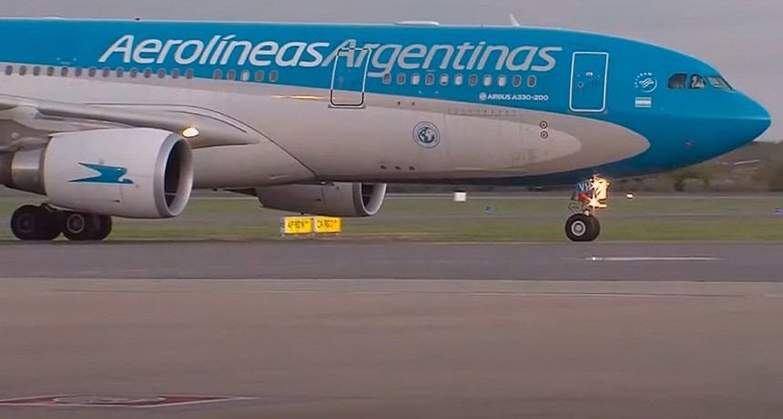 Aerolíneas inició un operativo para traer 8 millones de dosis de Sinopharm desde China