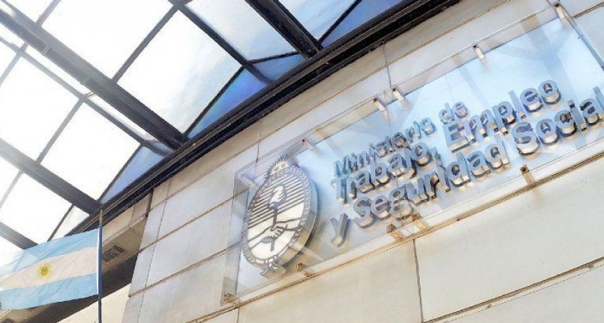 Adelantan a septiembre el 35% de aumento en el salario mínimo
