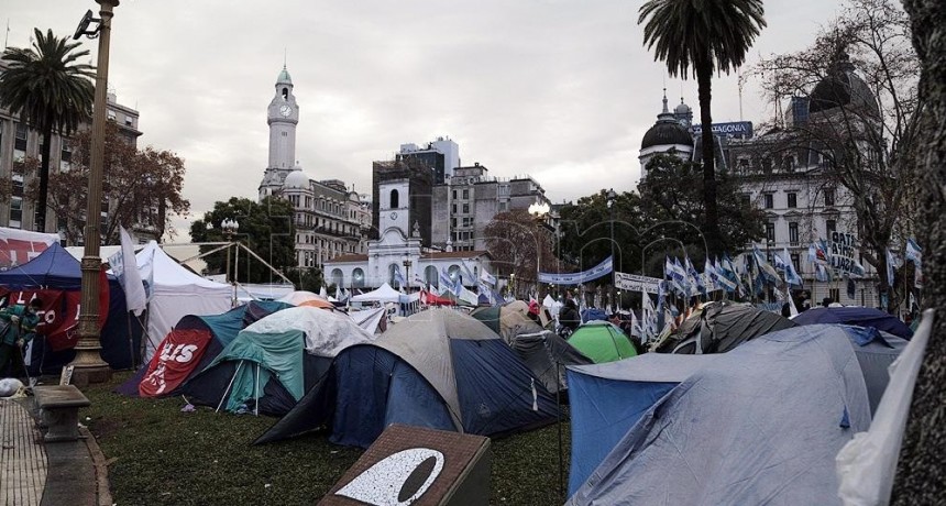 2.000 DÍAS DETENIDA EN JUJUY  Continúa en la Plaza de Mayo el acampe en reclamo de la libertad de Milagro Sala