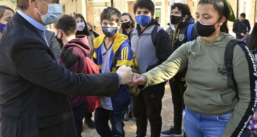 Bordet destacó el retorno a las clases presenciales con carga horaria completa