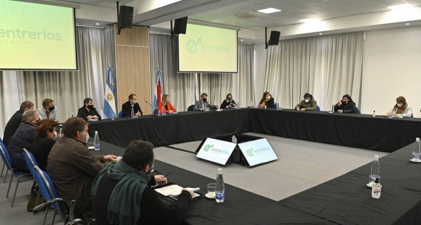 Bordet se reunió con senadores del PJ