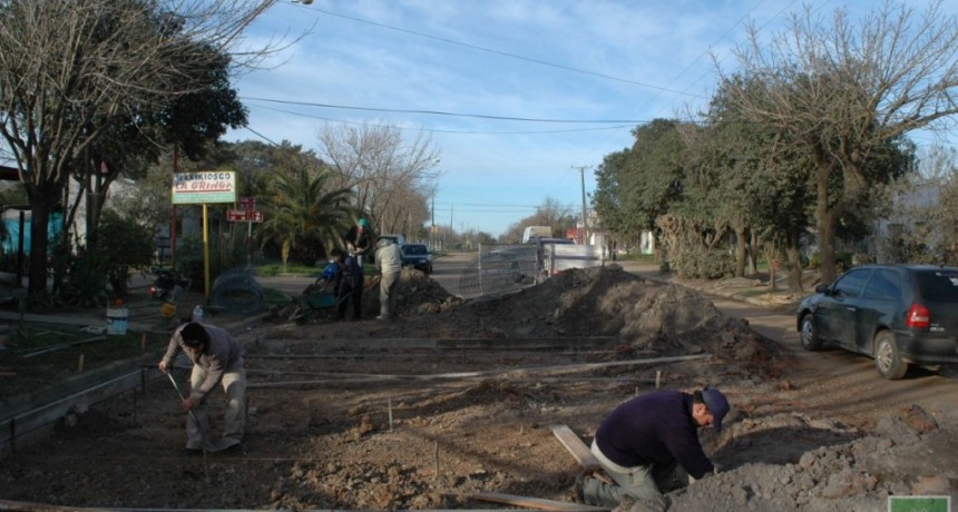 SE CONSTRUYE UN NUEVO BADÉN EN CALLE PRESIDENTE PERÓN