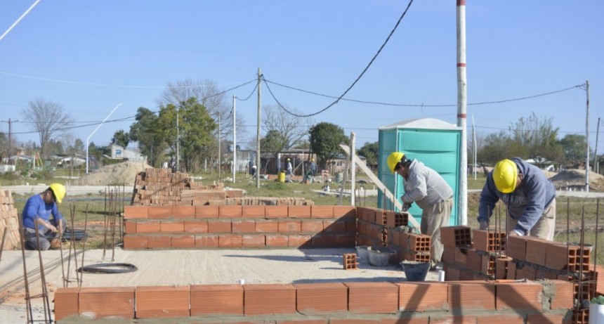 COMIENZAN A EDIFICARSE LAS VIVIENDAS POR EMERGENCIA HÍDRICA 