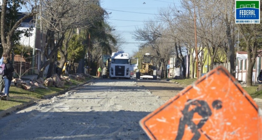 LOSI RETOMÓ TAREAS DE REASFALTADO EN CALLE RIVADAVIA 