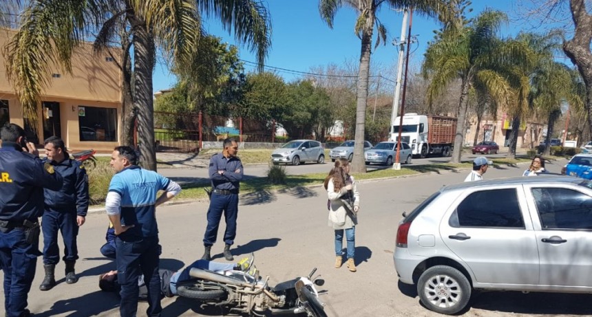 VIOLENTO ACCIDENTE PRESUMIBLEMENTE, SIN CONSECUENCIAS CASI EN LA PUERTA DE NUESTRA REDACCIÓN
