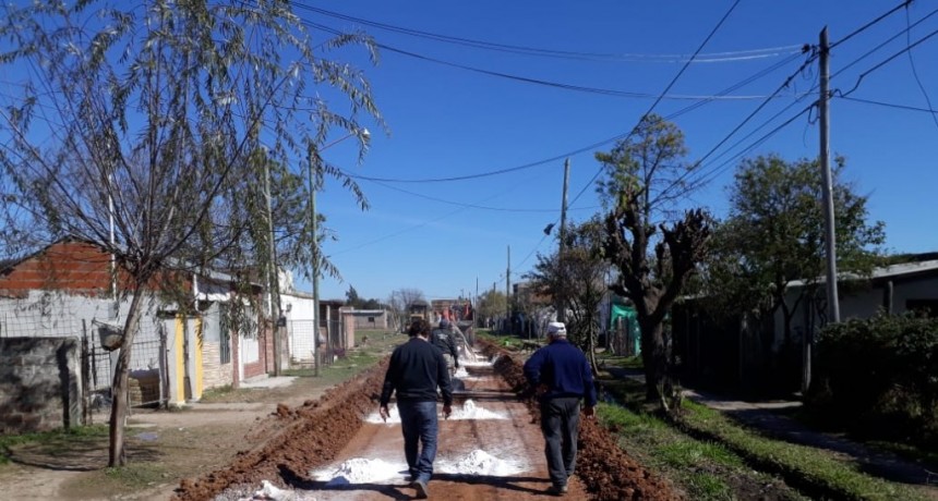 CONTINÚAN LAS MEJORAS EN CALLE ALICIA MOREAU DE JUSTO 