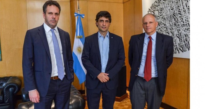 Lacunza anunció la reestructuración de la deuda pública