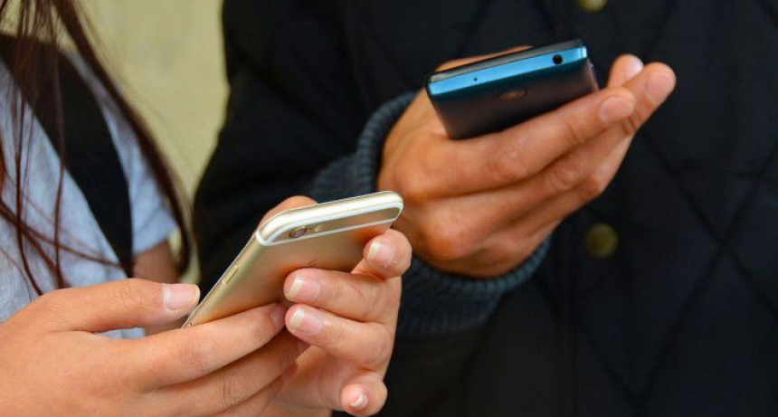 Gobierno declara servicio público a la telefonía fija, celular, servicios de Internet y el cable