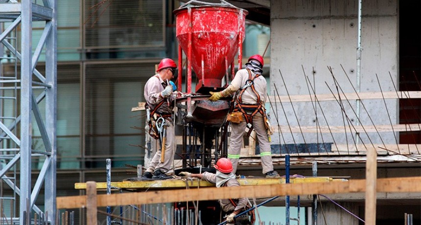 La construcción creció 28,6% y alcanzó el nivel de empleos pre-pandemia