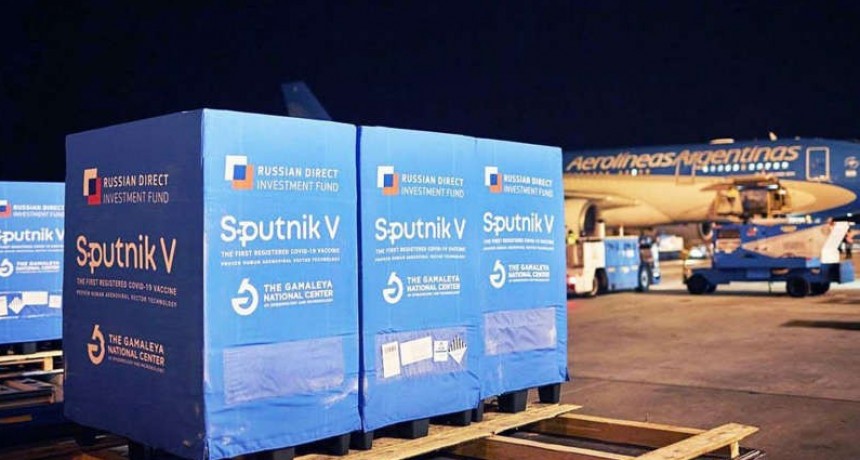 Plan de vacunación: llegan 400 mil segundas dosis de Sputnik V y 200 mil de AstraZeneca
