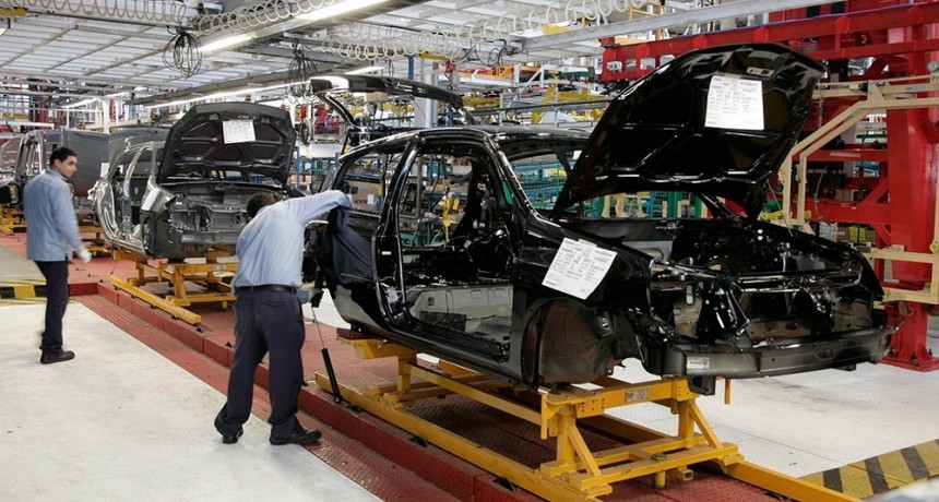 La industria automotriz, la producción de calzado y de línea blanca empujan la reactivación