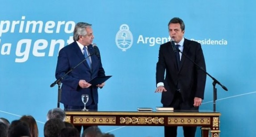 Fernández le tomó juramento a Massa como ministro de Economía: “Comienza una nueva etapa”