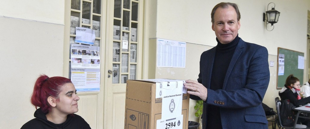 Bordet emitió su voto y convocó a votar para “consolidar la democracia”