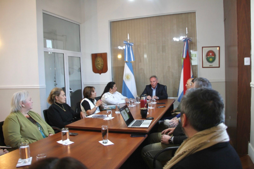 El gobernador se interiorizó sobre un proyecto que incluye a cooperativas agrícolas entrerrianas