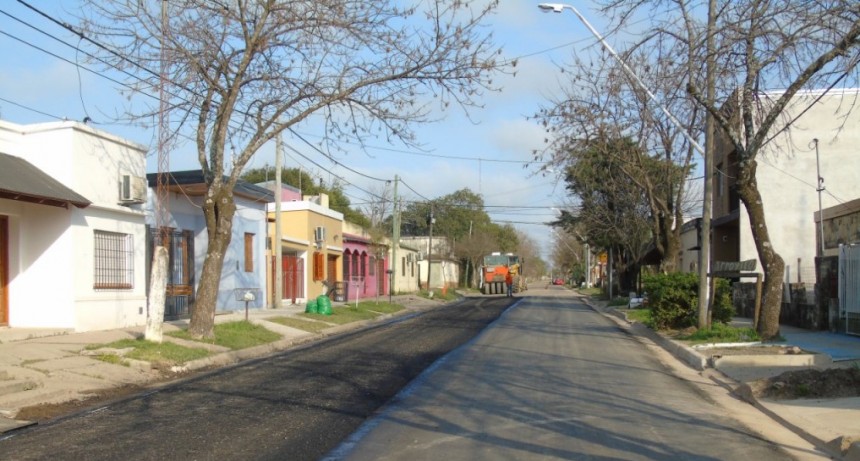 AVANCE EN EL REASFALTADO DE LA CIUDAD 