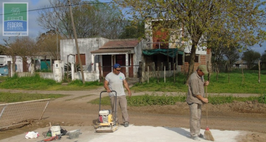 CONTINÚA LA CONSTRUCCIÓN DE BADENES EN CALLE PRESIDENTE PERÓN  
