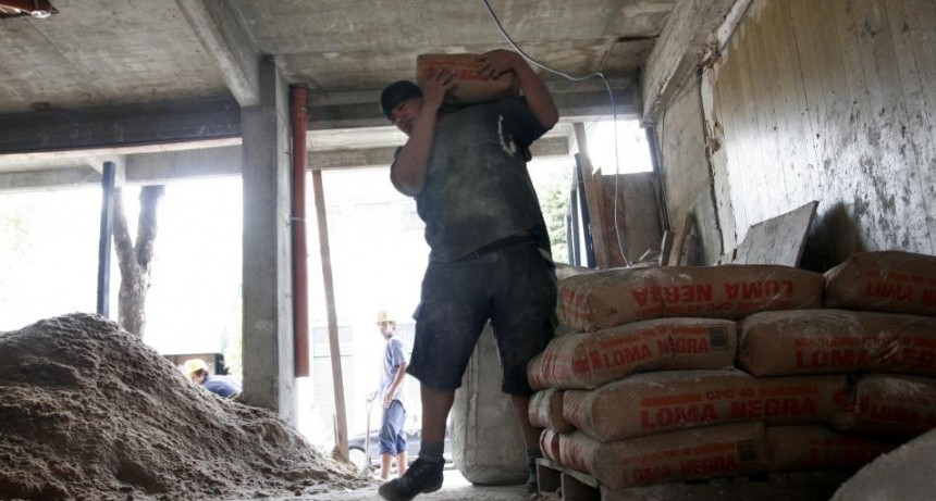 Doce meses de retroceso consecutivos. Derrumbe de la actividad privada y de la obra pública  Fuerte caída de la construcción