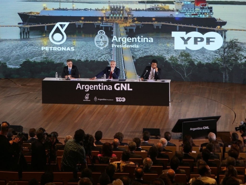 YPF y Petronas avanzarán en un proyecto de GNL