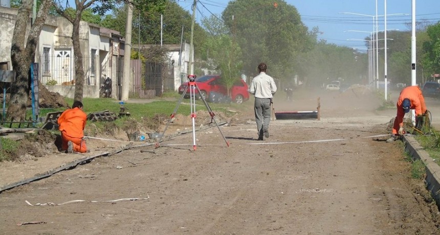 AVANZA LA OBRA DE CORDONES CUNETA Y BADENES EN ANTELO 