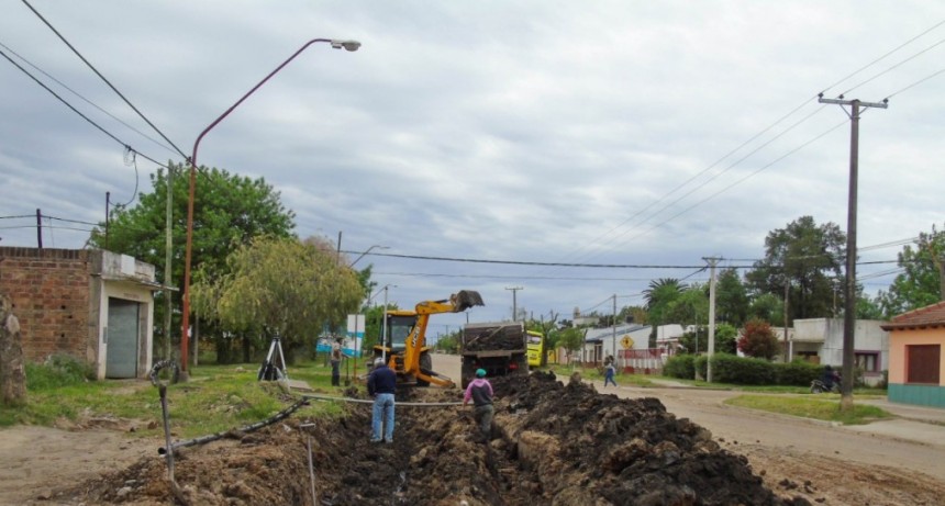 RECAMBIO DE CAÑERÍA DE AGUA CORRIENTE EN CALLE PRESIDENTE PERÓN 