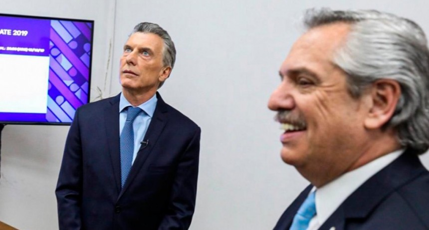Alberto fue a buscar a un pálido Macri que no tuvo reacción en un debate que los tuvo como protagonistas excluyentes