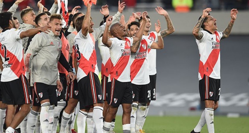 Con su gente y un inspirado Álvarez, River derrotó a Boca 2-1 en el Monumental