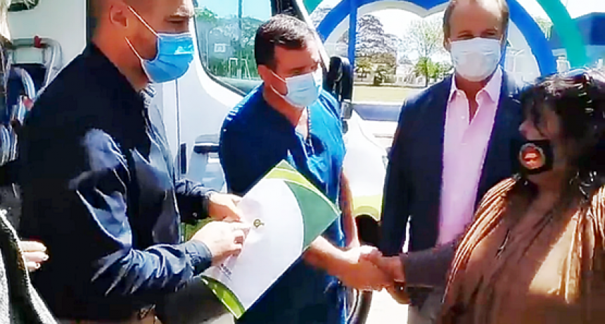 EL GOBERNADOR BORDET ENTREGO DOS AMBULANCIAS PARA FEDERAL Y CONSCRIPTO BERNARDI, EN SU VISITA DE  HOY