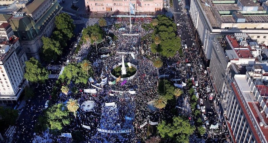  17 DE OCTUBRE  Militantes y organizaciones sociales colmaron Plaza de Mayo por el Día de la Lealtad