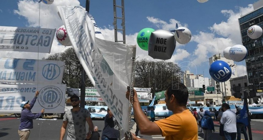 La primera gran movilización sindical tras la pandemia Día de la Lealtad: una multitud en el acto convocado por la CGT