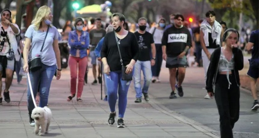 Especialistas advierten sobre los riesgos de contraer coronavirus al aire libre