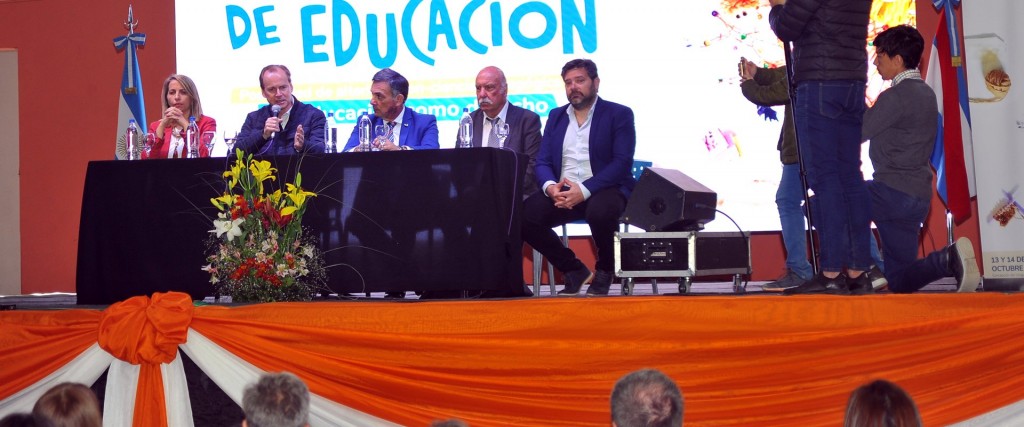 El gobernador abogó por una mayor inclusión en el sistema educativo