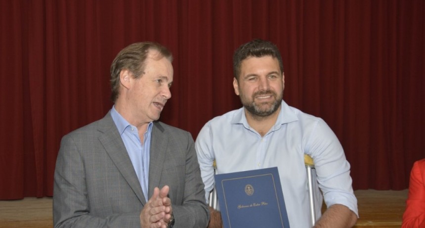 VISITA DEL GOBERNADOR BORDET Y ENTREGA DE APORTES PARA NUESTRA CIUDAD 