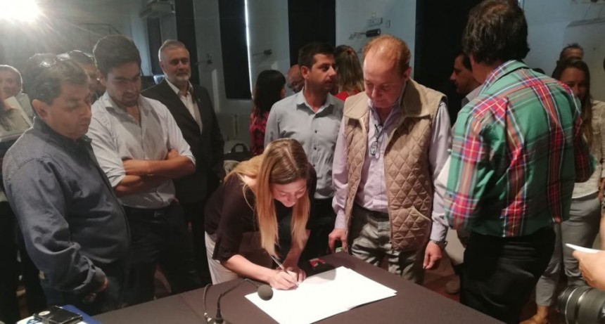 PRESENTACIÓN DE PLAN DE DESARROLLO TURÍSTICO Y FIRMA DE NUEVO REGLAMENTO EN LA PROVINCIA 