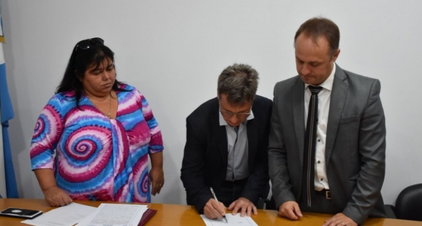 Firmaron los contratos para la finalización de tres jardines. Uno en Federal.