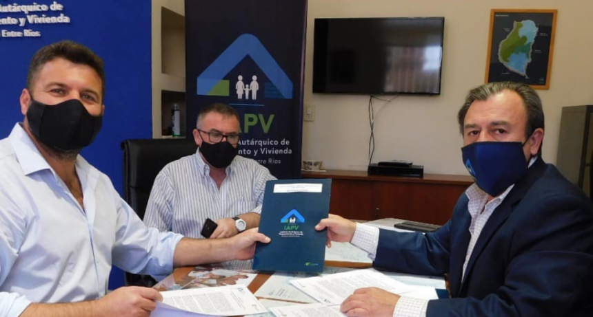 IAPV Y LA MUNICIPALIDAD FIRMARON POR 48 NUEVAS VIVIENDAS
