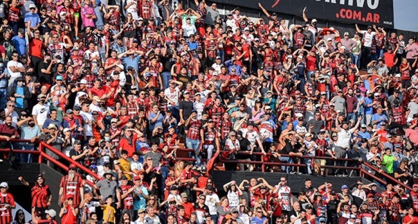 El Gobierno autorizó el 100% de aforo en los estadios del fútbol argentino