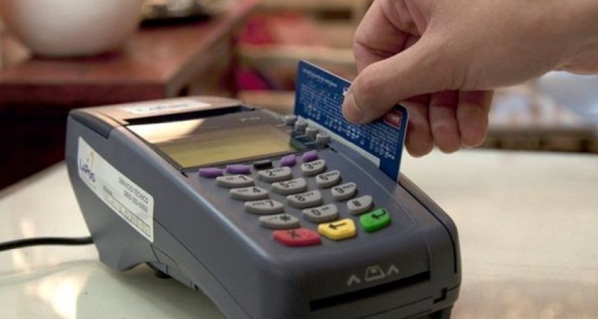 Compras con tarjeta de débito: extienden el reintegro del 15% hasta fin de año