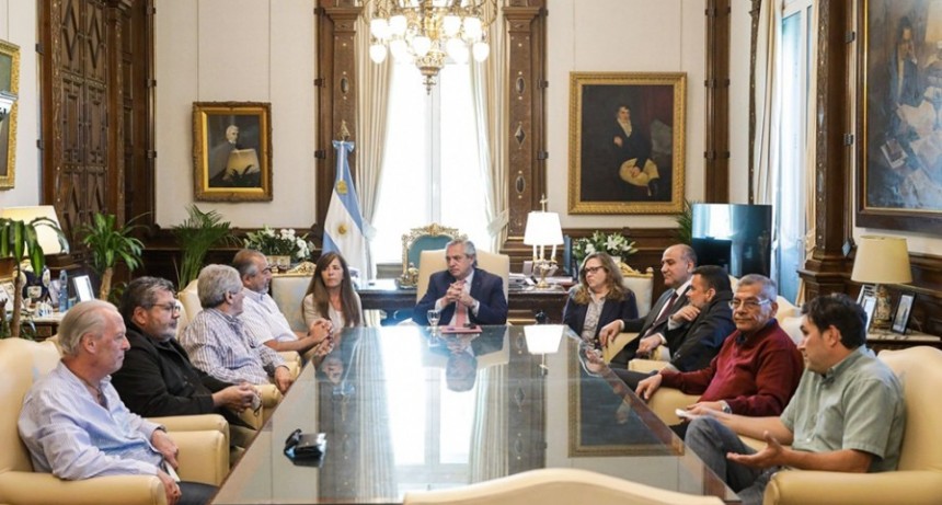 Dirigentes de la CGT y movimientos sociales llamaron a votar por el FdT