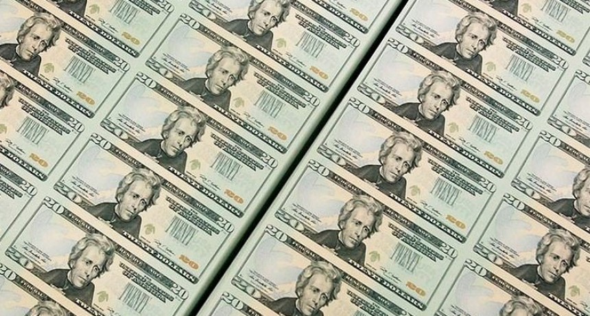 Alertan por dólares falsos que tienen una leyenda rusa: cómo identificarlos