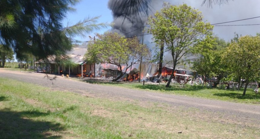 INCENDIO EN ALDEA SAN ISIDRO EN PROPIEDAD DE MIGUEL ASSELBORN