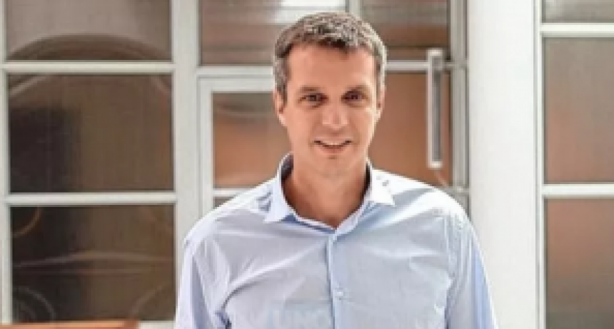 Cresto no asumirá como diputado y seguirá al frente del Enohsa