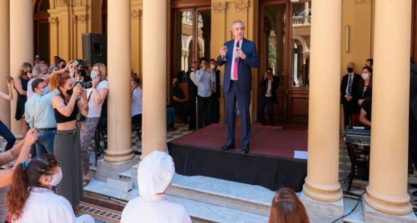 Fernández calificó de “lapidario” el informe del FMI sobre el crédito que otorgó a Macri