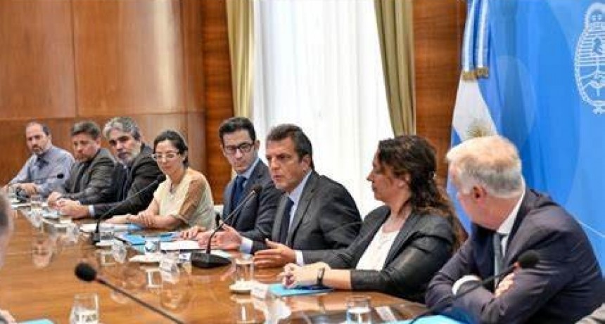 Sergio Massa y los laboratorios acordaron un tope para los precios de los medicamentos