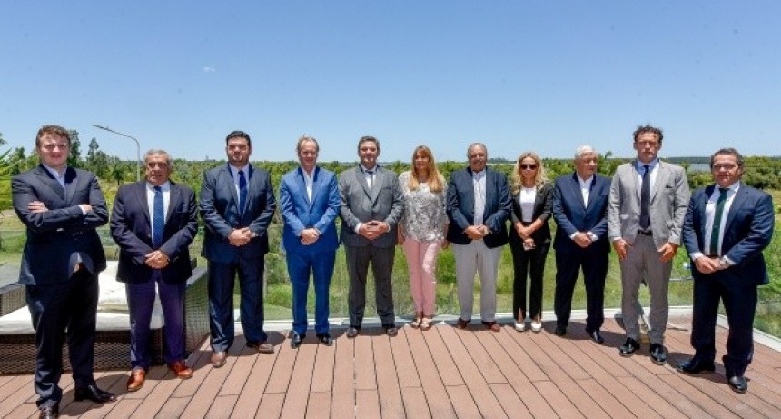 Bordet encabezó la firma del dragado del río Uruguay y destacó el impulso a la producción y las exportaciones
